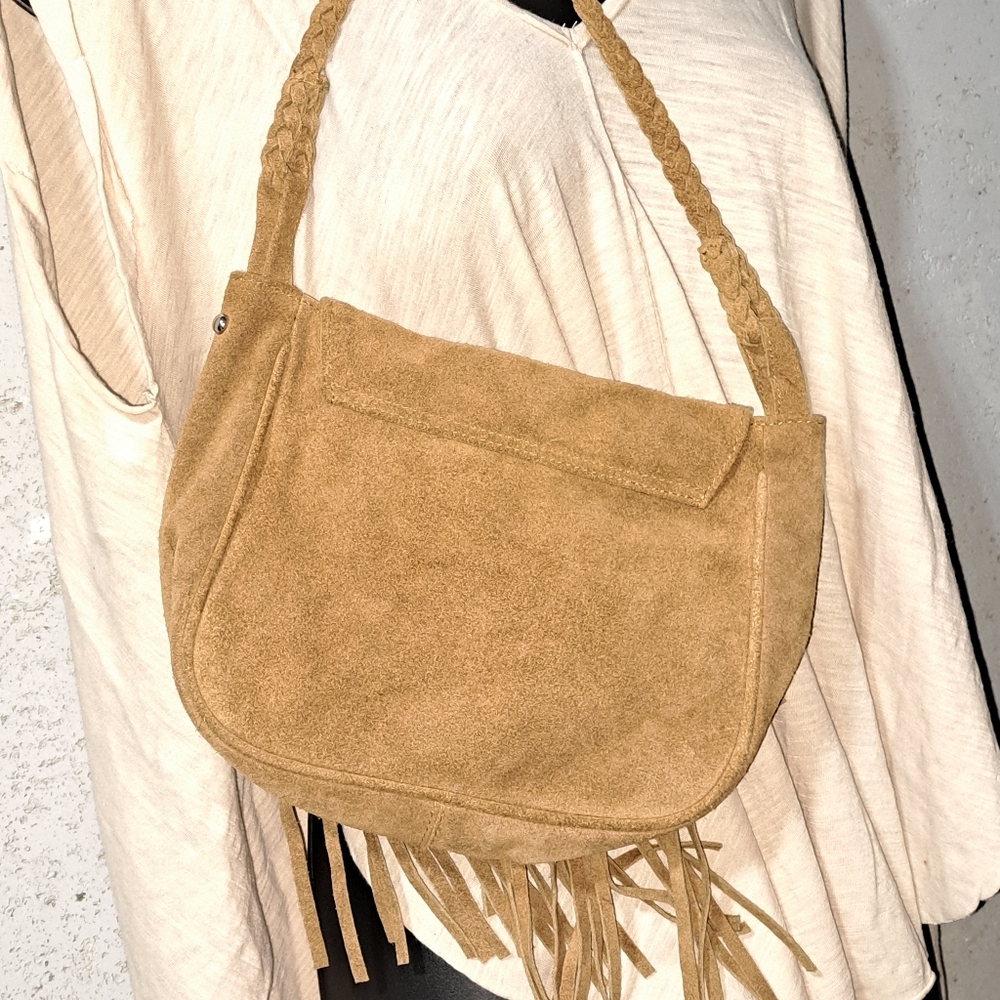 #070 MO & Co Fringe Tan Saddle/Crossbody Bag - Picture 3 of 10